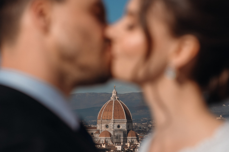 Elopement Católico Emocionante no Coração de Florença: C&M